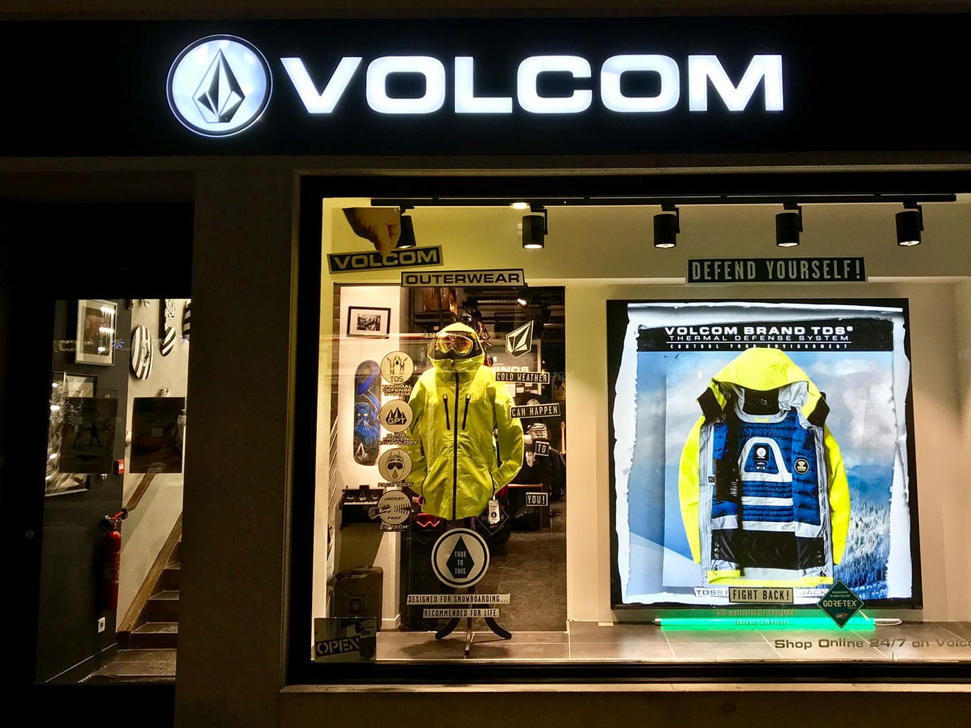VOLCOM  販促非売品　ディスプレイ Chamonix, France - Store Locator - Volcom – Volcom United Kingdom
