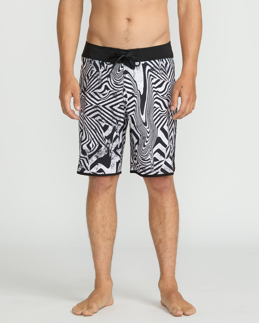Infuse Scallop Mod 19" Boardshort - White Black