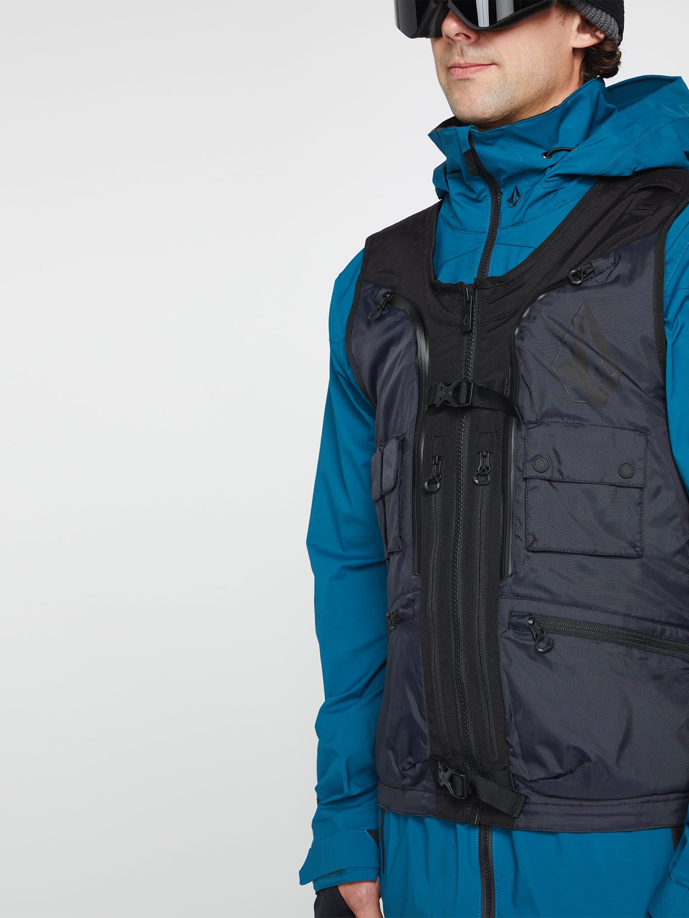 Iguchi Slack Vest - New Black | Volcom Europe